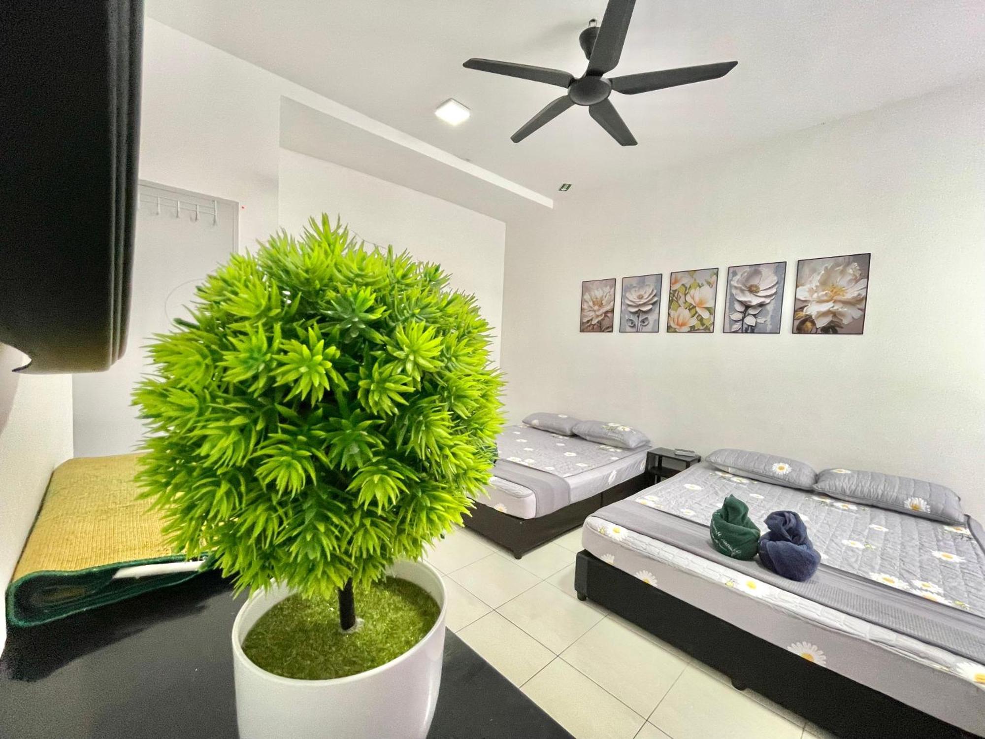 Hanan Homestay Klebang Ipoh With A View Of Mount Korbu, For Musl!M Only!! Экстерьер фото