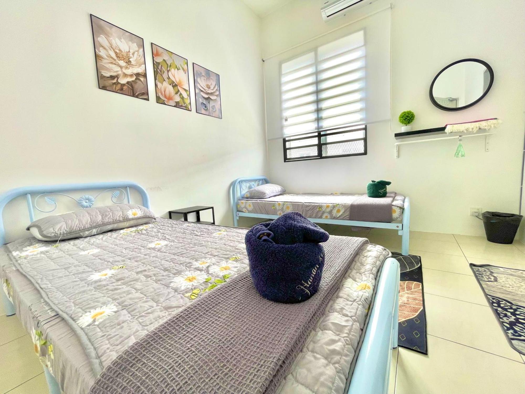 Hanan Homestay Klebang Ipoh With A View Of Mount Korbu, For Musl!M Only!! Экстерьер фото