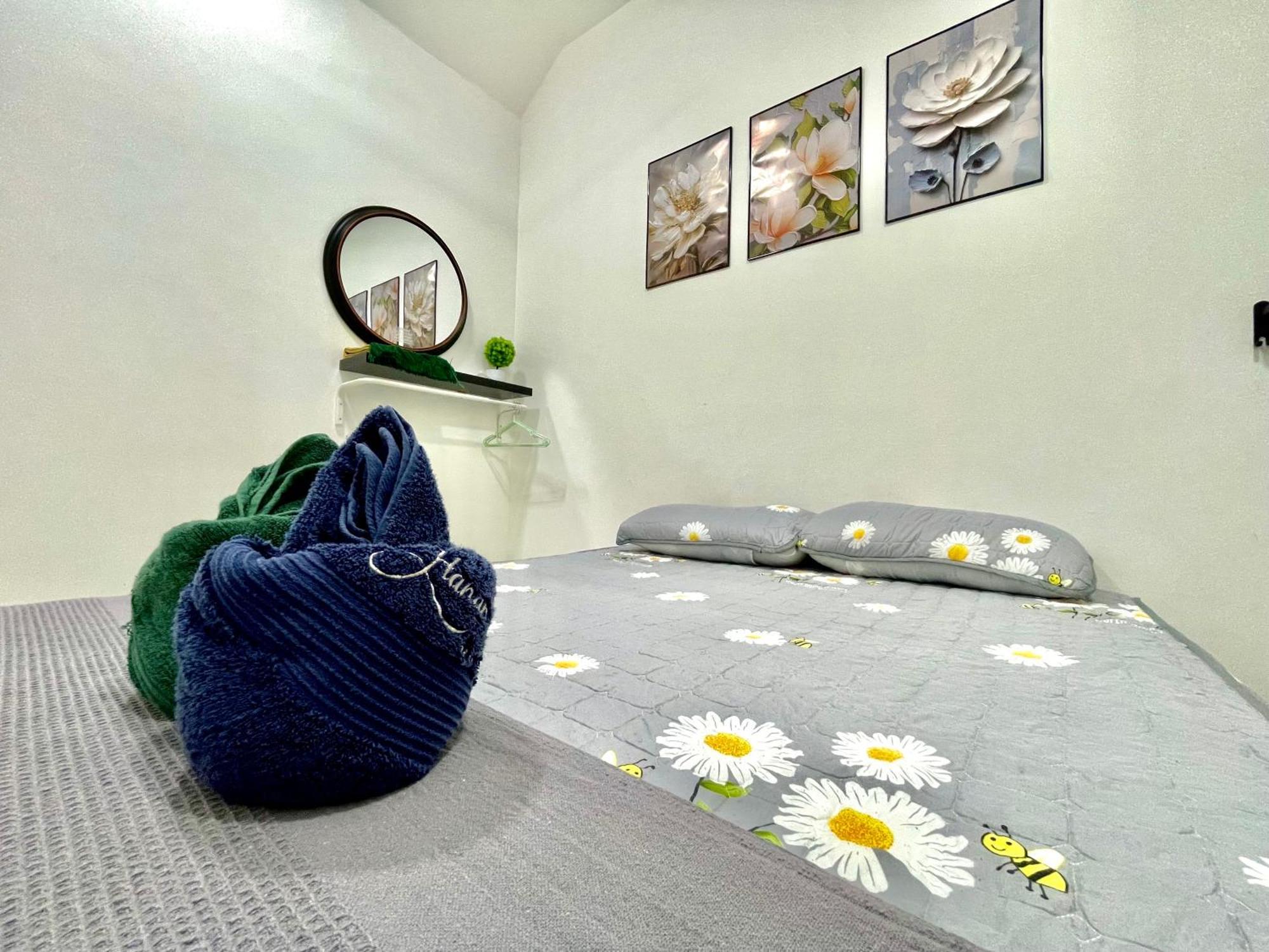 Hanan Homestay Klebang Ipoh With A View Of Mount Korbu, For Musl!M Only!! Экстерьер фото